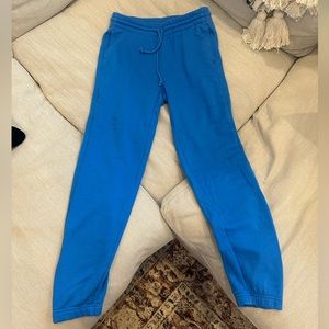 Aritzia Tna AIRY fleece boyfriend sweatpants